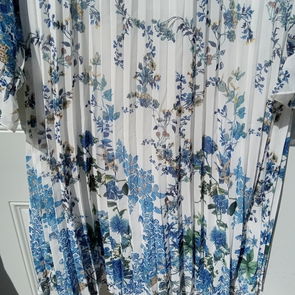 Floral Pleated Chiffon Dress Blue Puff Sleeve Sz Large by ePretty - Picture 4 of 9